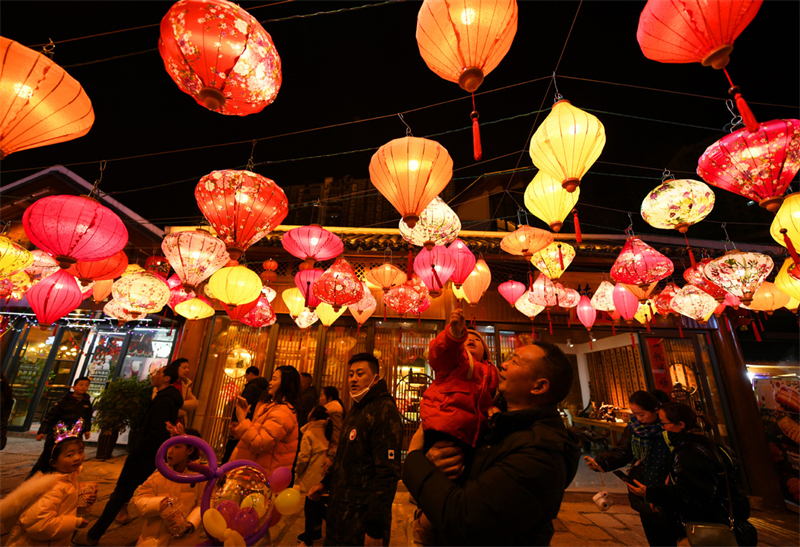 Η οικονομ?α τη? ν?χτα? αναζωογονε? την κομητε?α Χουανν?ν