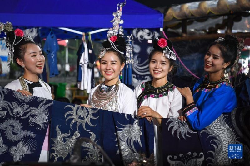 Το πρωτ?θλημα ποδοσφα?ρου ?Σο?περ Λ?γκ Χωρι?ν??τη? π?λη? Γκουαντζ?ου προωθε? την οικονομ?α