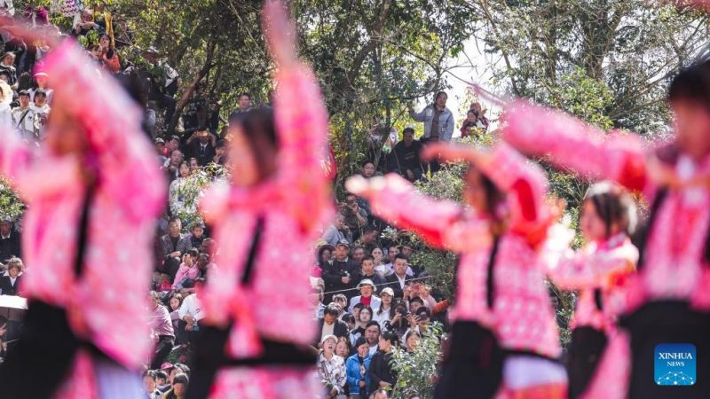Η εθν?τητα των Μι?ο γιορτ?ζει το φεστιβ?λ