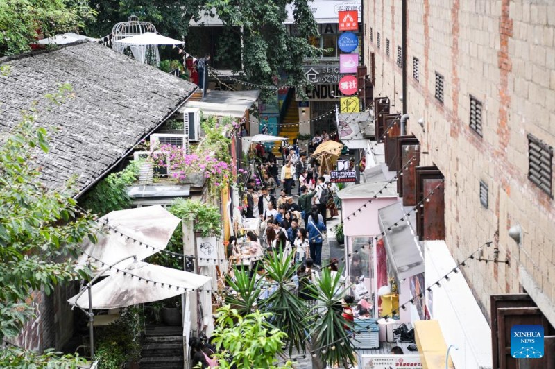 Η ?νθηση των ταξιδι?ν και τη??καταν?λωση? κατ? την δι?ρκεια των διακοπ?ν τη? εθνικ?? εορτ?? τη? Εθνικ?? Ημ?ρα? αντικατοπτρ?ζουν τη ζωτικ?τητα τη? κινεζικ?? οικονομ?α?