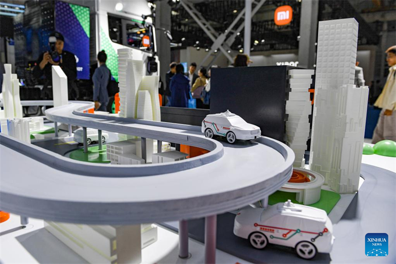 Συν?δριο ?ξυπνα συνδεδεμ?νων οχημ?των για το 2024 στο Πεκ?νο