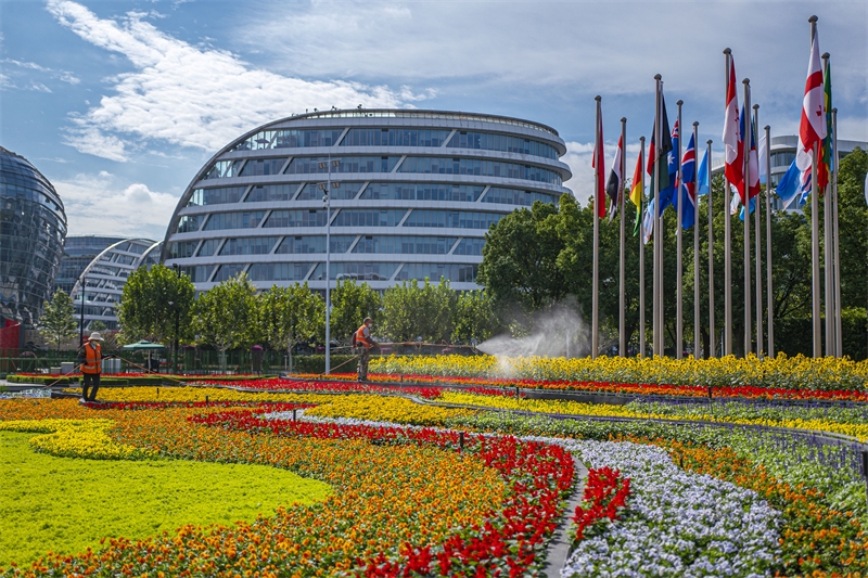 Με ?μορφα λουλο?δια καλωσορ?ζεται η Διεθν?? ?κθεση Εισαγωγ?ν τη? Κ?να?