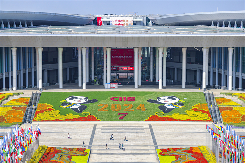 Με ?μορφα λουλο?δια καλωσορ?ζεται η Διεθν?? ?κθεση Εισαγωγ?ν τη? Κ?να?