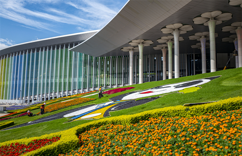 Με ?μορφα λουλο?δια καλωσορ?ζεται η Διεθν?? ?κθεση Εισαγωγ?ν τη? Κ?να?