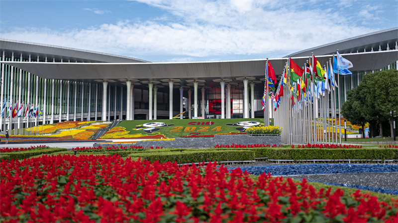 Με ?μορφα λουλο?δια καλωσορ?ζεται η Διεθν?? ?κθεση Εισαγωγ?ν τη? Κ?να?