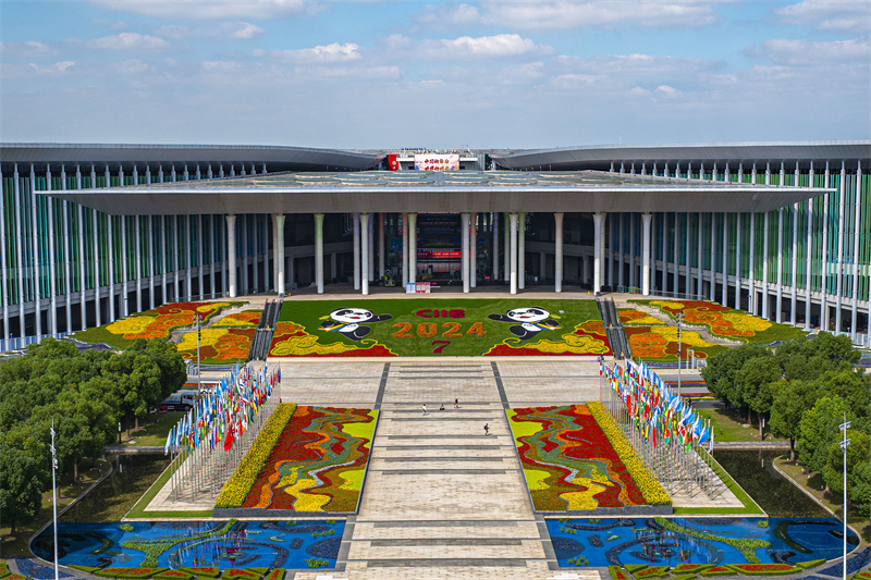 Με ?μορφα λουλο?δια καλωσορ?ζεται η Διεθν?? ?κθεση Εισαγωγ?ν τη? Κ?να?