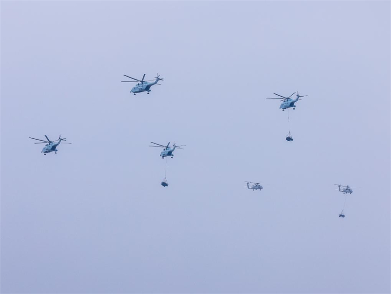 Εκπαιδευτικ?? ασκ?σει? προσομο?ωση? για το επικε?μενο Airshow China στην π?λη Ζουχ?ι