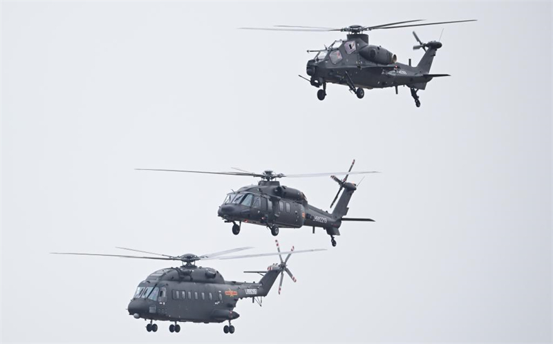 Εκπαιδευτικ?? ασκ?σει? προσομο?ωση? για το επικε?μενο Airshow China στην π?λη Ζουχ?ι