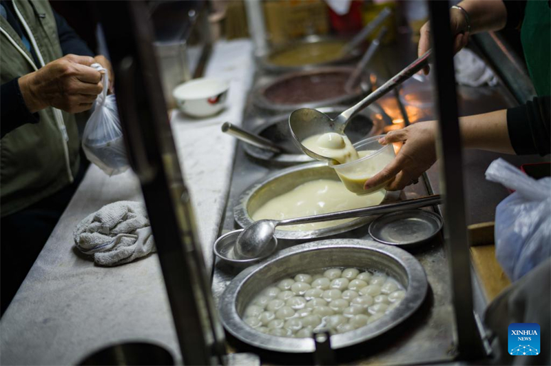 [Φωτορεπορτ?ζ] Λαχταριστ? street-food απ? στι? γειτονι?? του Μακ?ο