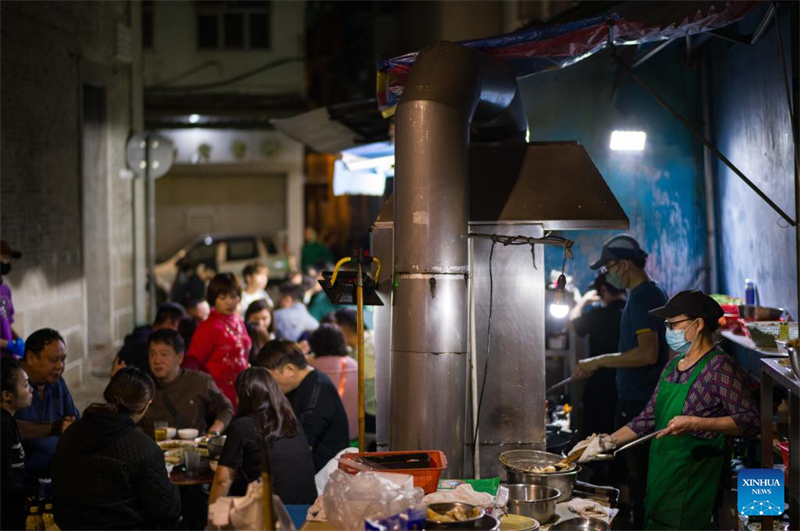[Φωτορεπορτ?ζ] Λαχταριστ? street-food απ? στι? γειτονι?? του Μακ?ο