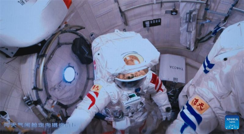 Το πλ?ρωμα του Shenzhou-19 ολοκληρ?νει τι? πρ?τε? εξωδιαστημικ?? δραστηρι?τητε? (EVAs)
