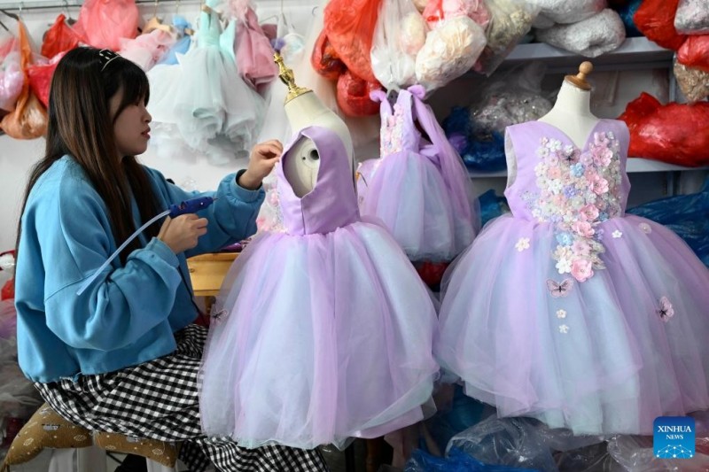 Η Βιομηχαν?α Νυφικ?ν στην Dingji, Επαρχ?α Anhui: Μια Ματι? στην Αν?πτυξ? τη?
