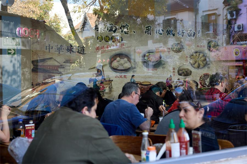 Η εμβ?θυνση των σχ?σεων Κ?να?-Λατινικ?? Αμερικ?? ?πω? αντανακλ?ται στην καθημεριν? ζω?