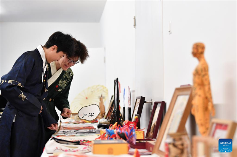 Πολιτιστικ? εκδ?λωση με θ?μα την ?υλη πολιτιστικ? κληρονομι? τη? Κ?να? στην Ελβετ?α